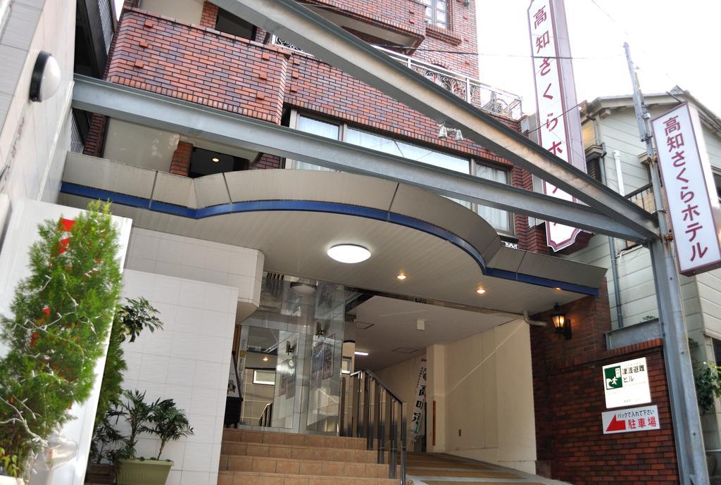 Kochi Sakura Hotel Esterno foto